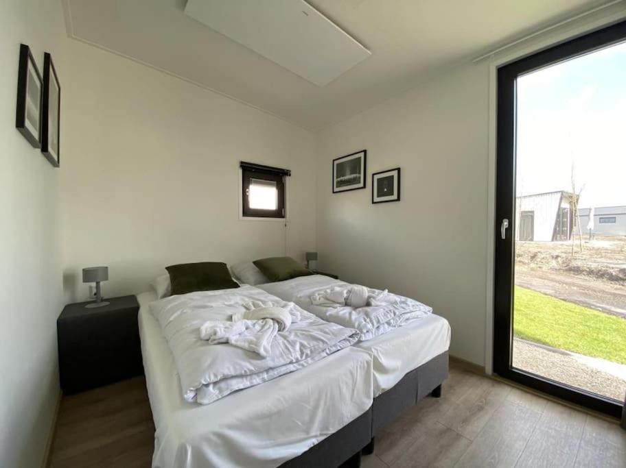 Tiny Vakantiehuis Aan Het Water Met Eigen Steiger En Airco Kampen Exteriör bild