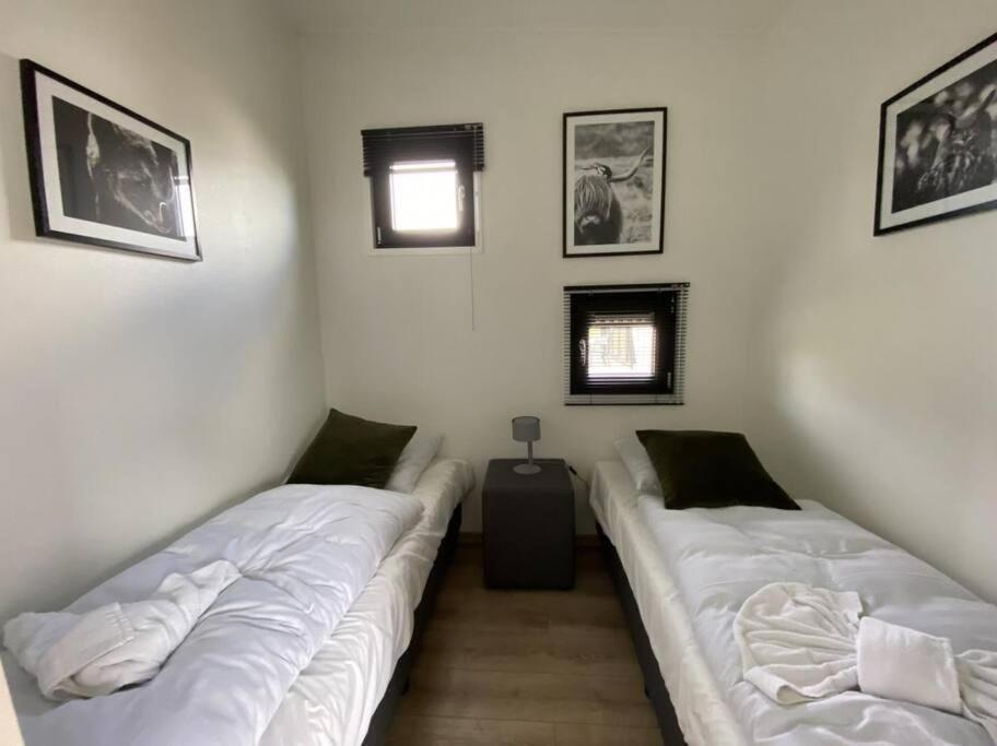 Tiny Vakantiehuis Aan Het Water Met Eigen Steiger En Airco Kampen Exteriör bild