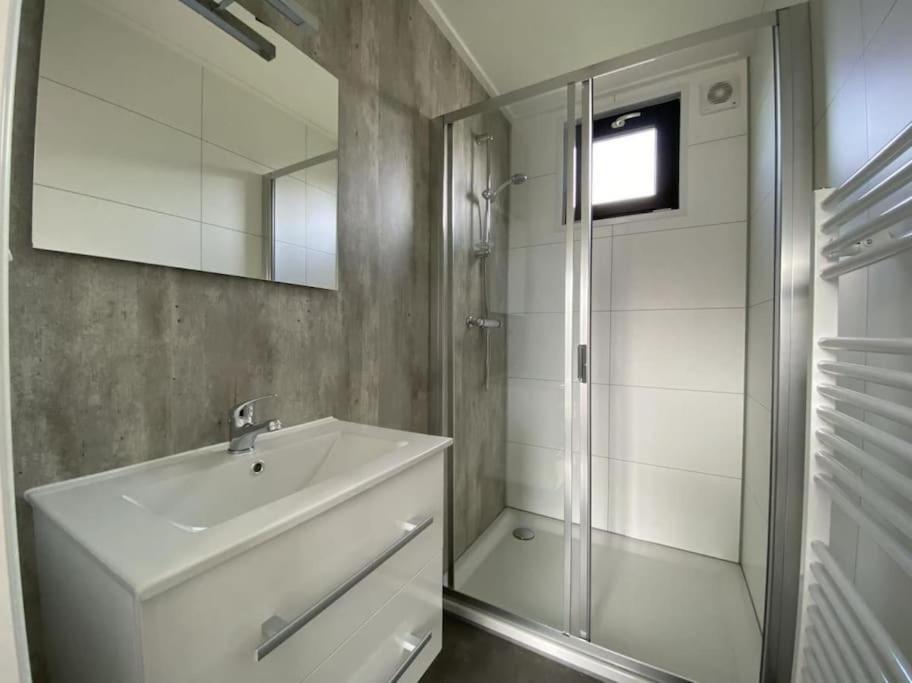 Tiny Vakantiehuis Aan Het Water Met Eigen Steiger En Airco Kampen Exteriör bild