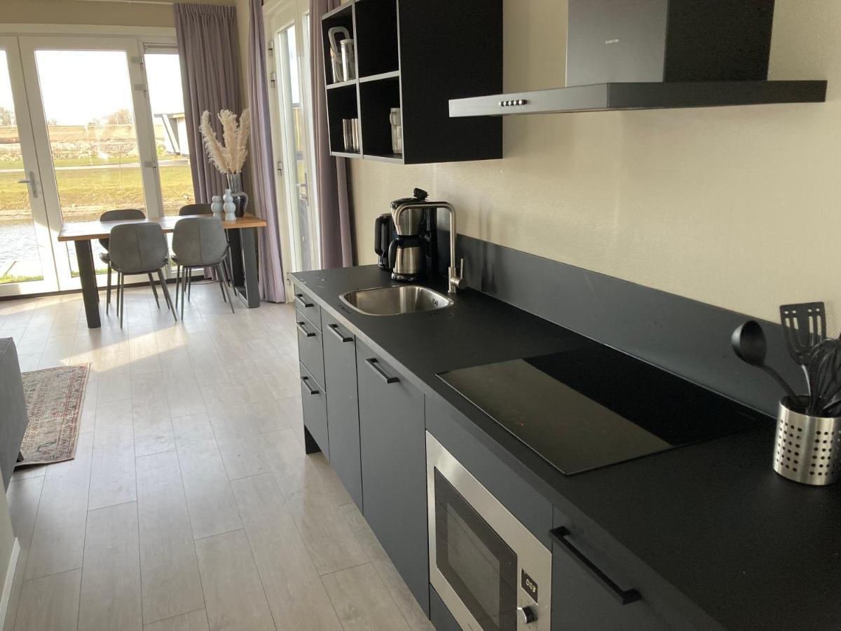 Tiny Vakantiehuis Aan Het Water Met Eigen Steiger En Airco Kampen Exteriör bild