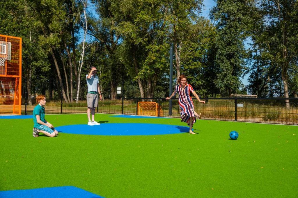 Tiny Vakantiehuis Aan Het Water Met Eigen Steiger En Airco Kampen Exteriör bild