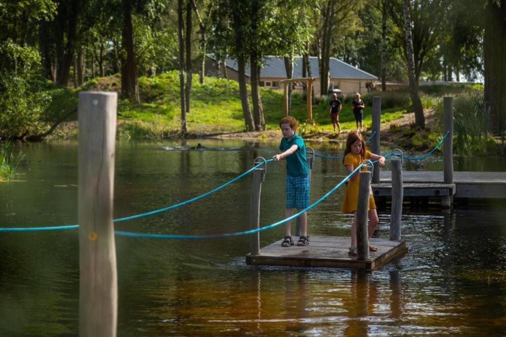 Tiny Vakantiehuis Aan Het Water Met Eigen Steiger En Airco Kampen Exteriör bild